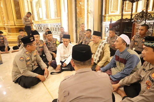 Sholat Tarawih Keliling, Polrestabes Surabaya Sampaikan Himbauan Kamtibmas di Masjid Al-Islah
