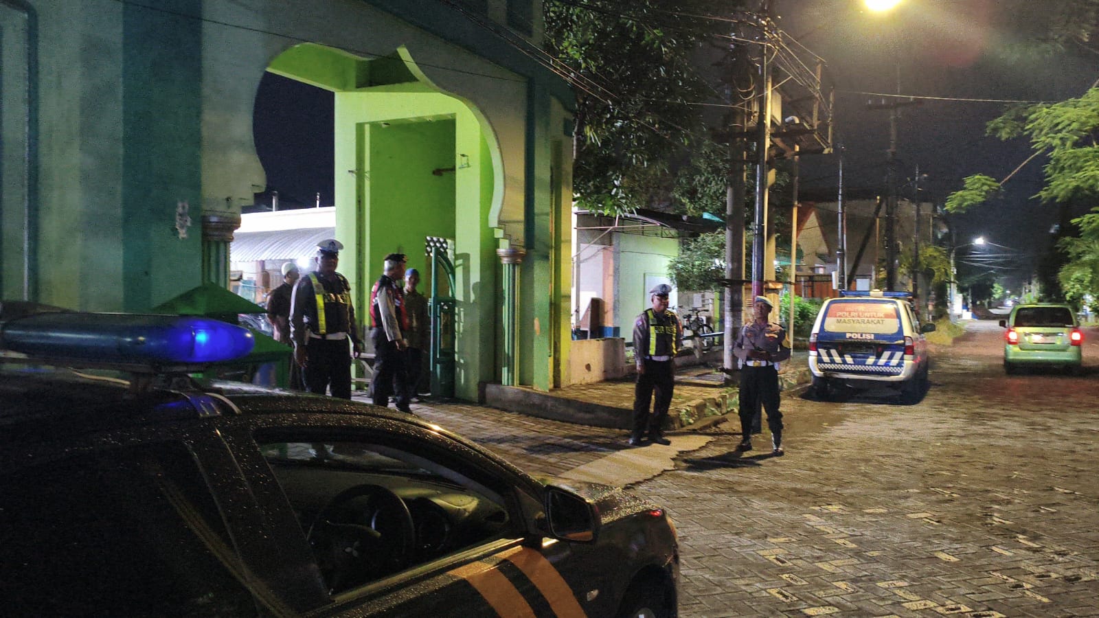 Patroli Pamor Antisipasi Gangguan Kamtibmas Pada Saat Ibadah Sholat Tarawih