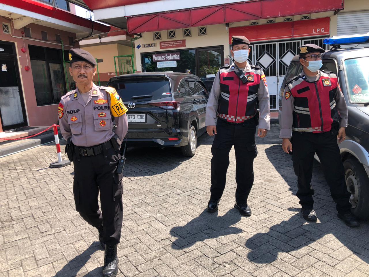 Kanit Samapta Polsek Pakal Pantau SPBU Pastikan Stok BBM Aman