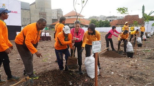 Bhayangkari Cabang Kota Besar Surabaya Tanam Pohon, Wujud Nyata Kepedulian Lingkungan dan Kesejahteraan Keluarga Polri