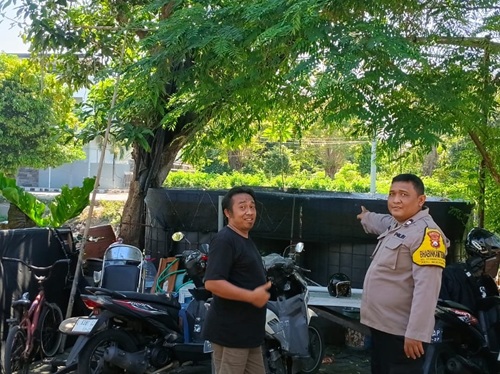 Bhabinkamtibmas Kejawan Putih Tambak Dukung Budidaya Lele Rumahan dan Ketahanan Pangan Warga