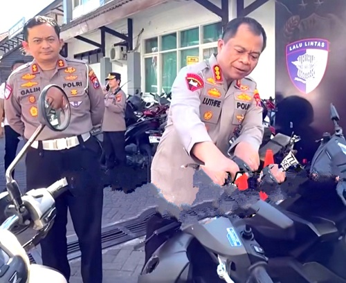 HUT Bhayangkara ke-80, Kapolrestabes Surabaya Buka Pengembalian 471 Motor Barang Bukti Laka, Gratis Tanpa Pungutan