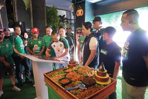 Kapolrestabes Surabaya Resmikan Posko BDRT, Perkuat Sinergi dan Kebersamaan Bersama Bonek